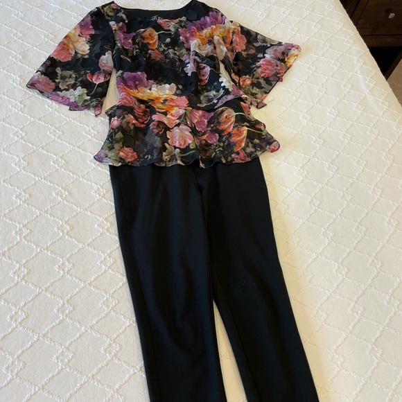 Alex Evenings stunning dressy evening blouse.  Floral print, burnout, tiered - Picture 9 of 9